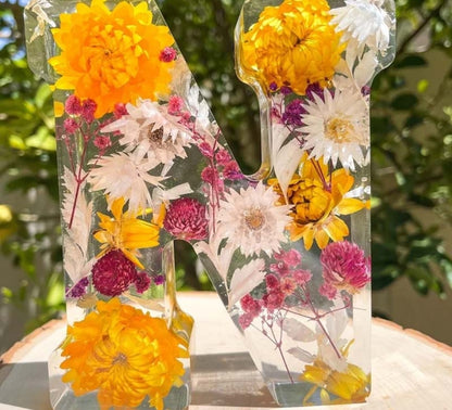 Personalisierte Brief Nachtlicht - getrocknete Blume LED-Tischlampe