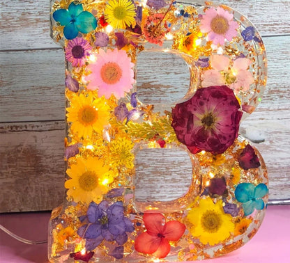 Personalisierte Brief Nachtlicht - getrocknete Blume LED-Tischlampe