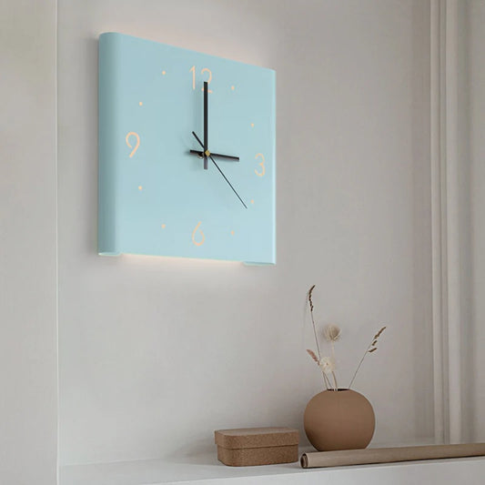Quadratische Stille LED-Wanduhr – Hinterleuchtete Ecke mit Sensorlicht-Option