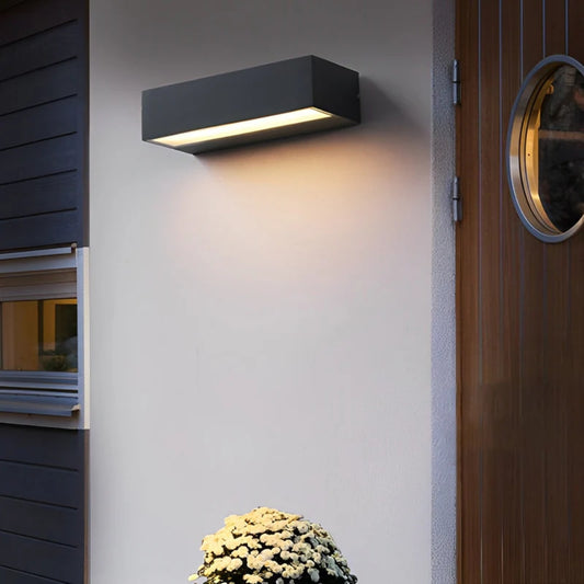 Rechteckige LED-Außenwandleuchte – Optionen in Warmweiß und Weiß