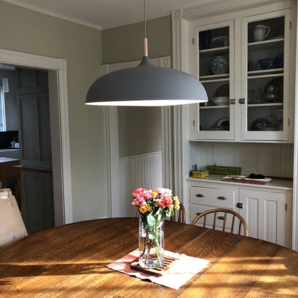 Sanfte Pendelleuchte – Verstellbar & Retro-Design mit Holz-Akzenten