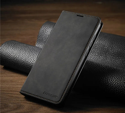 Handy-Schutzhülle - Magnetverschluss mit integrierten Taschen für iPhones