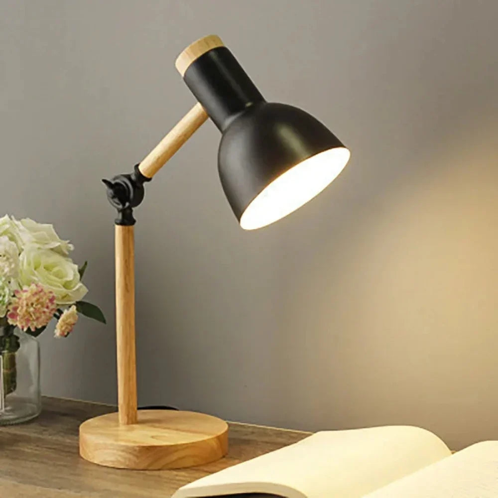 Skandinavische Holz-Tischlampe – Verstellbarer Arm mit Farbakzenten