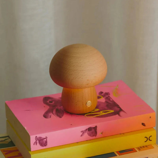Timber Mushie Tischlampe - tragbare, von der Natur inspirierte Wärme