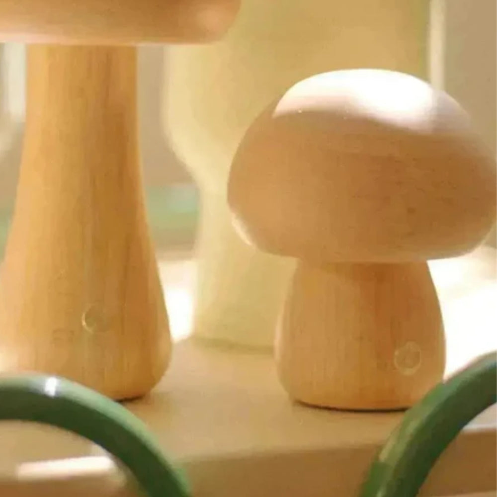 Timber Mushie Tischlampe - tragbare, von der Natur inspirierte Wärme