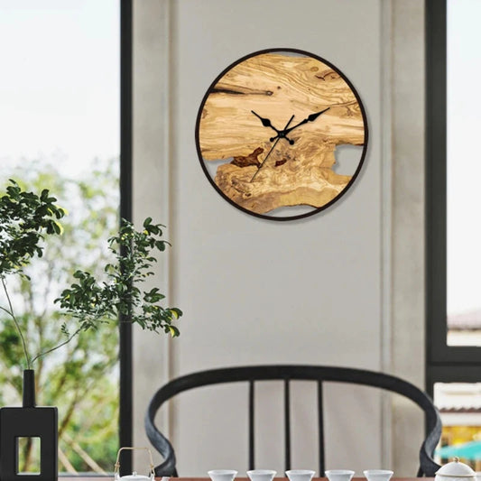 Transparente Wanduhr - einfaches Design für klare Zeitanzeige
