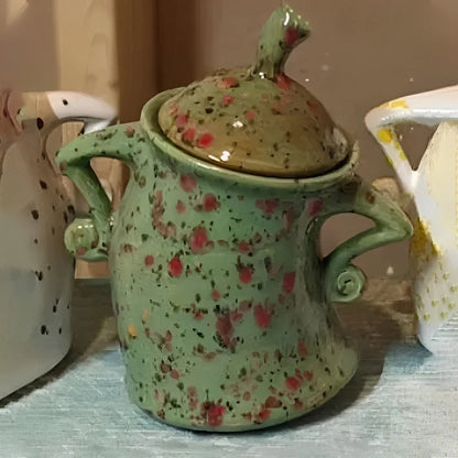 Verspielter Küchenkanister - lustiges Hands-on-Hips Design