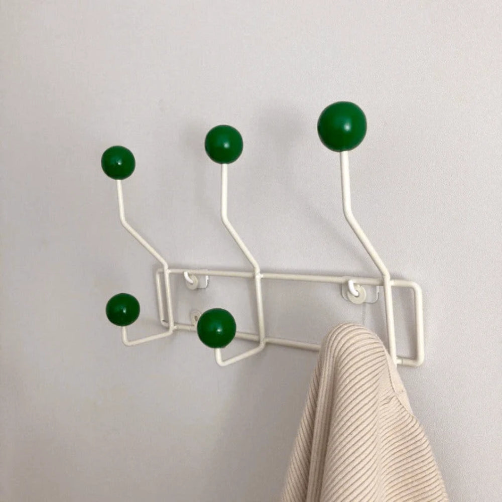 Wandhaken-Garderobe - Mid-Century-Stil mit Colorfol Dot-Haken