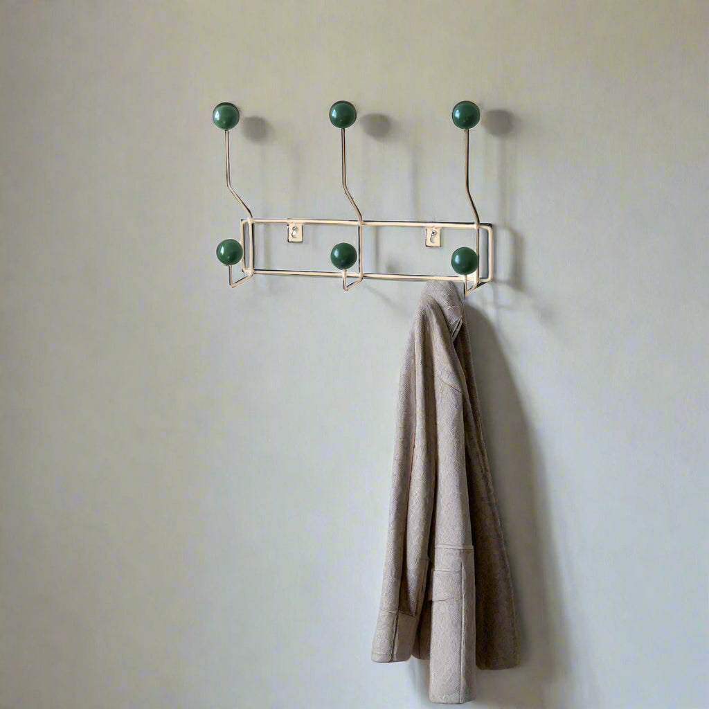 Wandhaken-Garderobe - Mid-Century-Stil mit Colorfol Dot-Haken