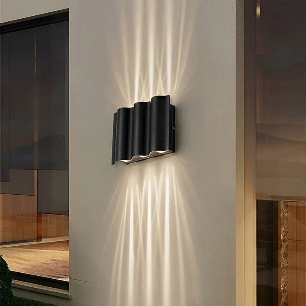 Wandleuchte für den Außenbereich - Arc Wave LED mit Licht nach oben und unten