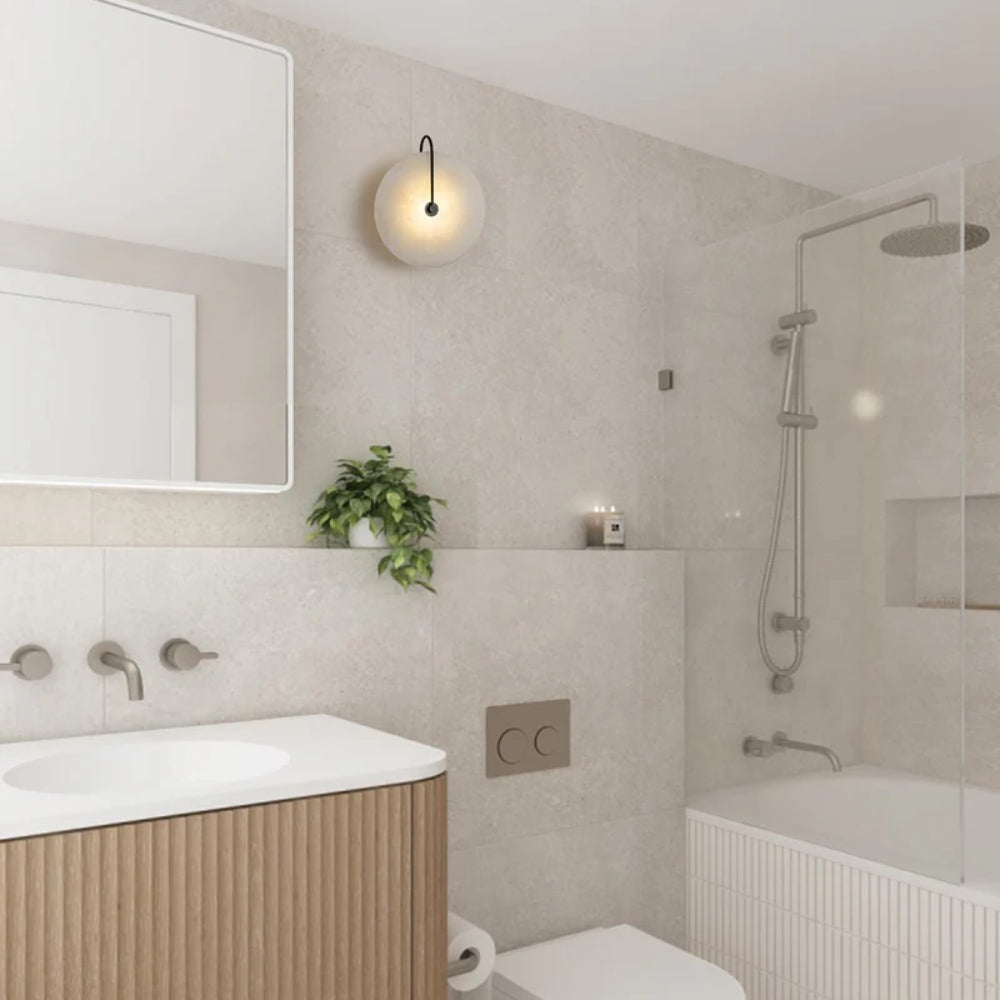 Wandleuchte im Mid-Century-Stil – LED-Leuchte mit Marmoroptik