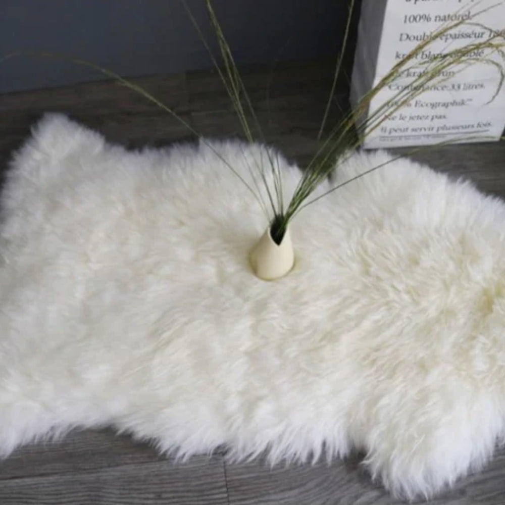 Weicher und flauschiger Schafsfell-Teppich mit rutschfester Unterseite