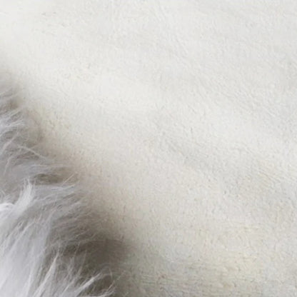 Weicher und flauschiger Schafsfell-Teppich mit rutschfester Unterseite