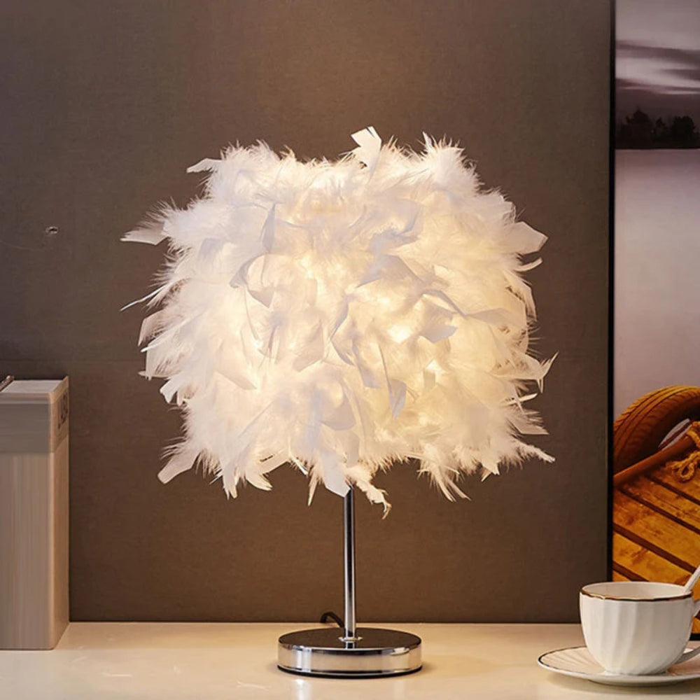Weiße zylindrische Nachttischlampe – Moderne Einzelleuchte