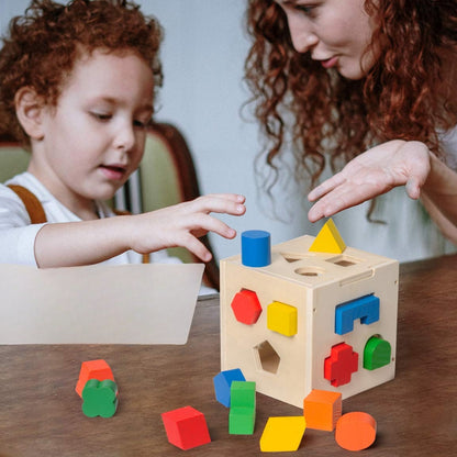 Würfel zum Sortieren von Formen - buntes Lernspielzeug für Kinder