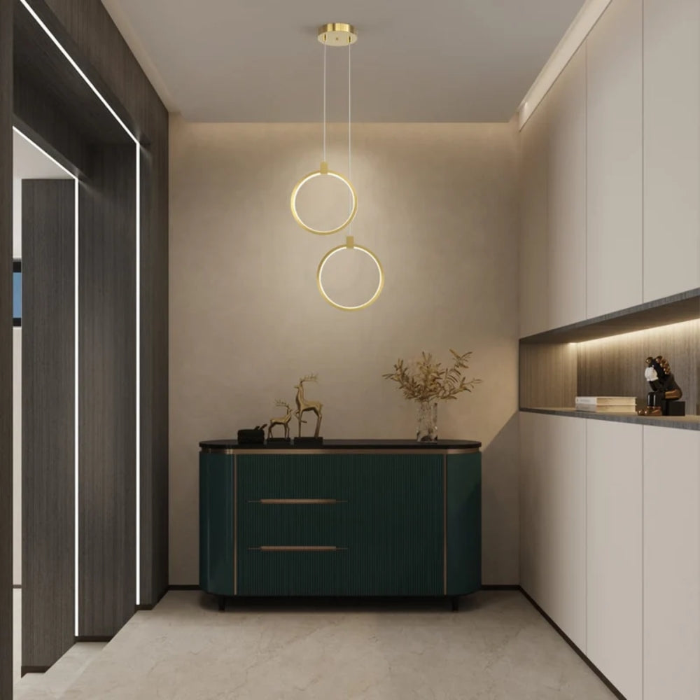 Zeitgenössische Hängelampe - Sanftes Leuchten im Gold-Halo-Stil