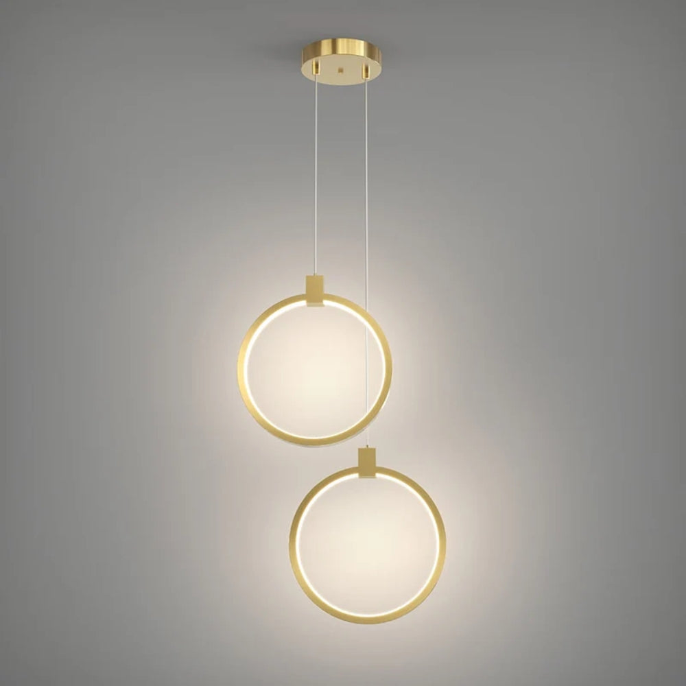 Zeitgenössische Hängelampe - Sanftes Leuchten im Gold-Halo-Stil